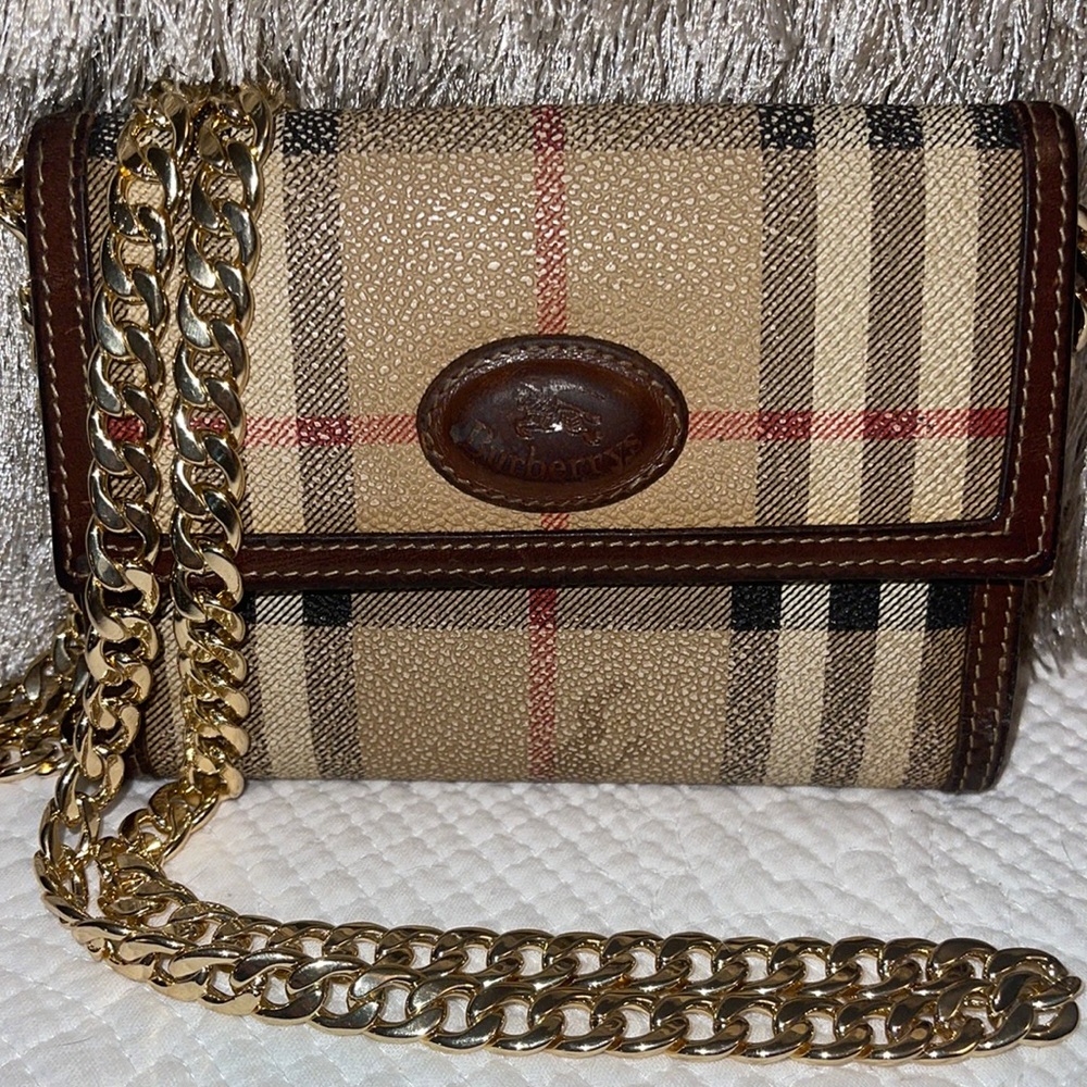 💯authentic EUC Burberry trifold wallet on a chain